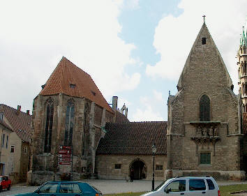 Dom Neu erichtetes Turmhaus mit Dreikönigskapelle (rechts) und Marienkirche (links)-heutiger Eingang zum Dom