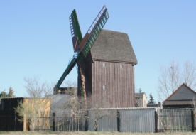 Blick auf die Bockwindmühle in Schellsitz