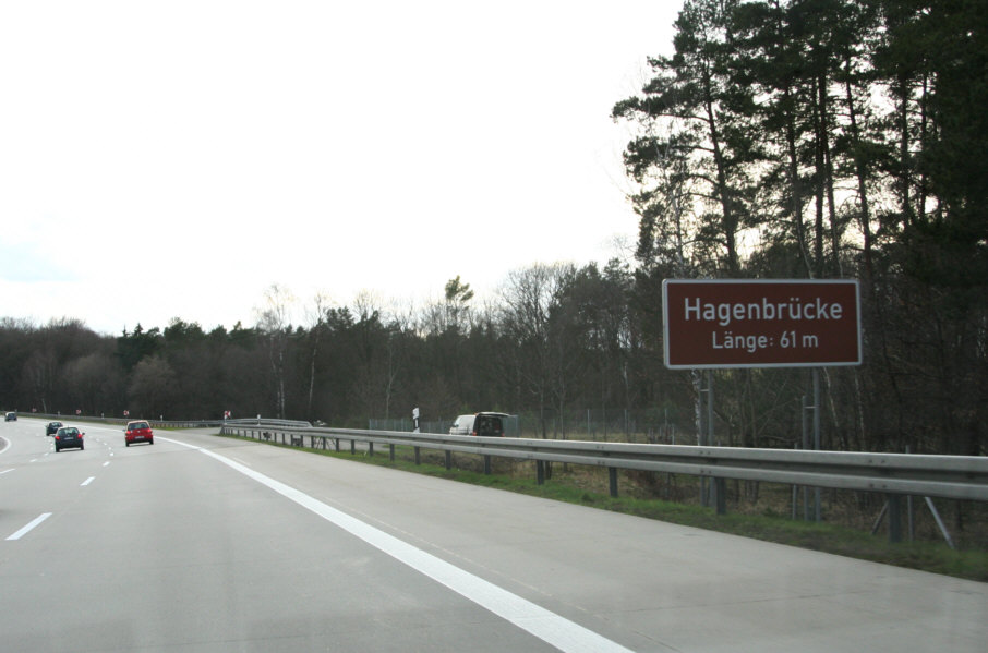 Geschwindigkeitskontrolle BAB 9 zwischen Niemegk und Klein Marzehns in Höhe Hagenbrücke in Fahrtrichtung Leipzig, München