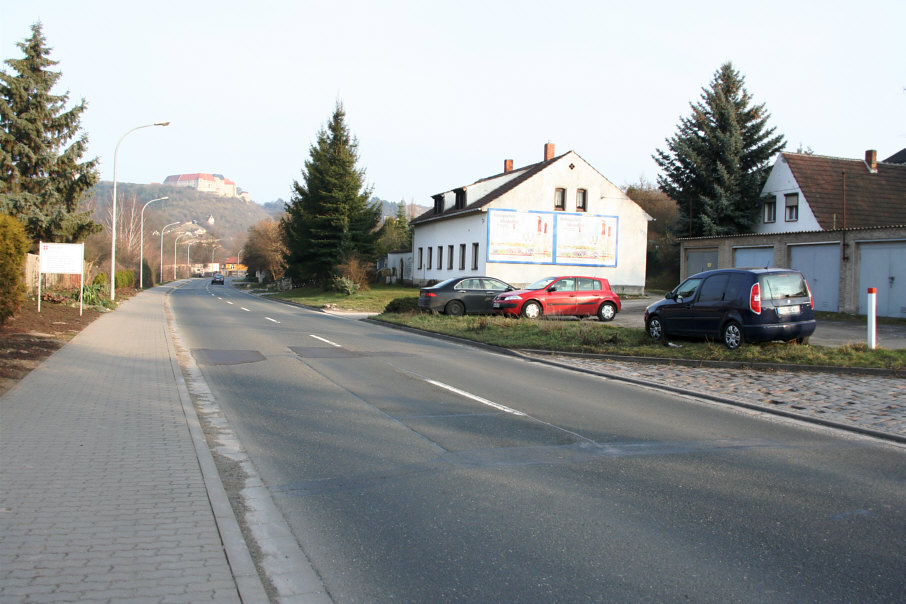 Geschwindigkeitsmessung Freyburg kurz vor dem Bahnübergang