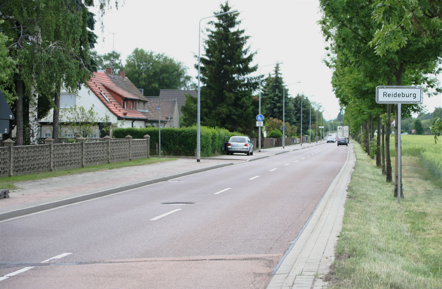Geschwindigkeitskontrolle Halle Delitzscher Straße stadteinwärts kurz nach dem Ortseingang im Stadtteil Reideburg