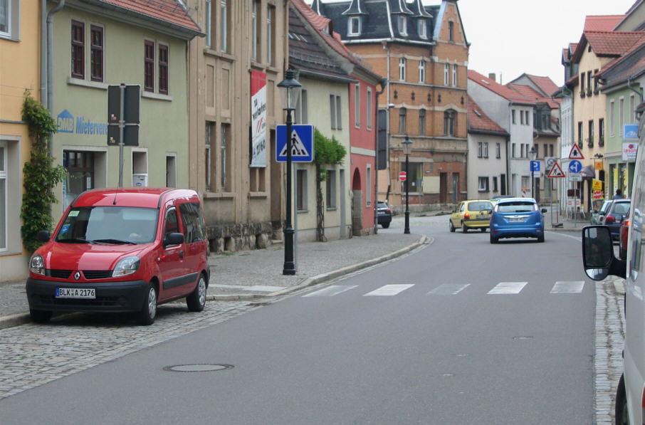 Geschwindigkeitsmessung Naumburg Michaelisstraße am Fußgängerüberweg in Höhe der Domapotheke
