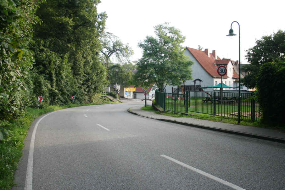 Geschwindigkeitskontrolle Naumburg Ortsteil Bad Kösen Eckartsbergaer Straße Höhe Schule