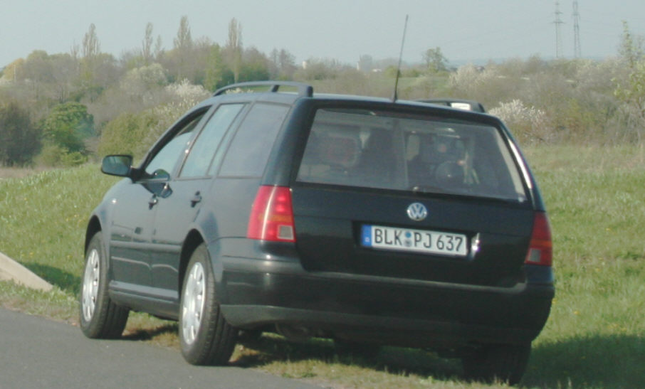 Geschwindigkeitskontrolle Polizei Sachsen-Anhalt VW Golf (Kennzeichen BLK-PJ 637)