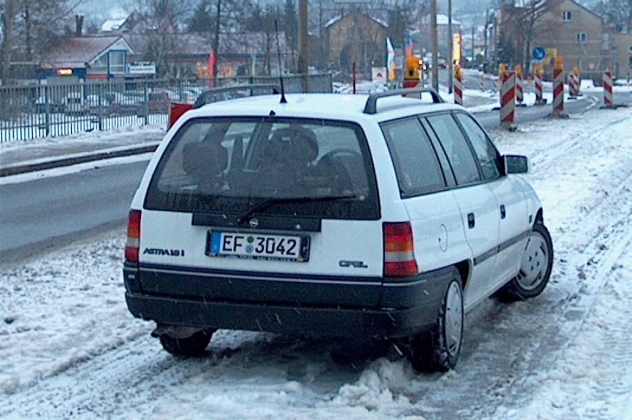 Flitzerblitzer, Polizei, weißer Opel Astra, Kennzeichen, EF 3042