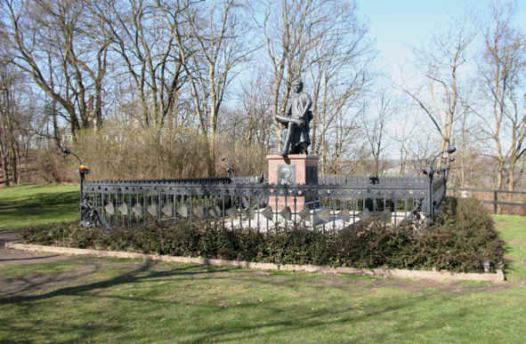 Bismarckdenkmal an der Rudelsburg zu Ehren des Corpstudenten Bismarck