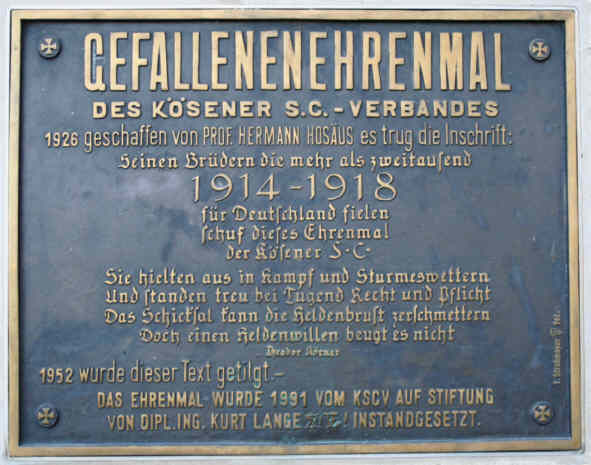 Gedenktafel (rechts) des Lwendenkmals unterhalb der Rudelsburg in Bad Ksen