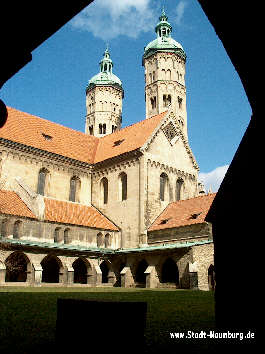 Dom Blick aus den Innenhof auf die Osttürme