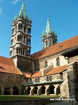 Dom Blick vom Innenhof auf die beiden westlichen Türme