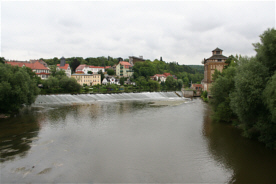 Blick auf das Saalewehr und die Mühle