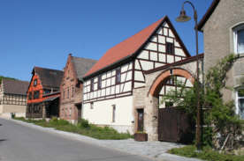 Blick auf Häuser im Dorf