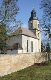 Blick auf die Dorfkirche von Neidschütz