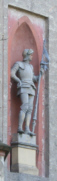 Figur am Wohnhaus