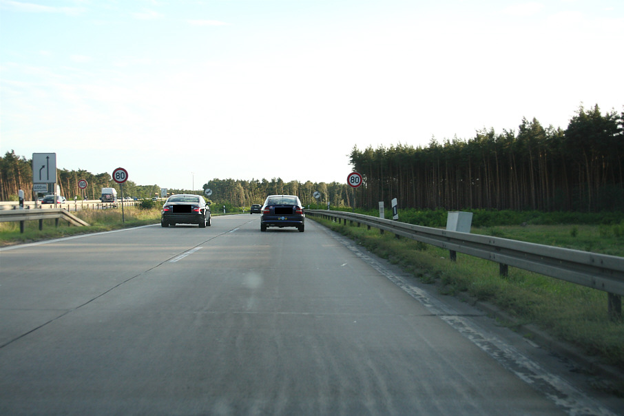 Geschwindigkeitskontrolle BAB 115 Dreieck Nuthetal in der Überfahrt zur BAB 10 in Fahrtrichtung Leipzig, Magdeburg, Hannover