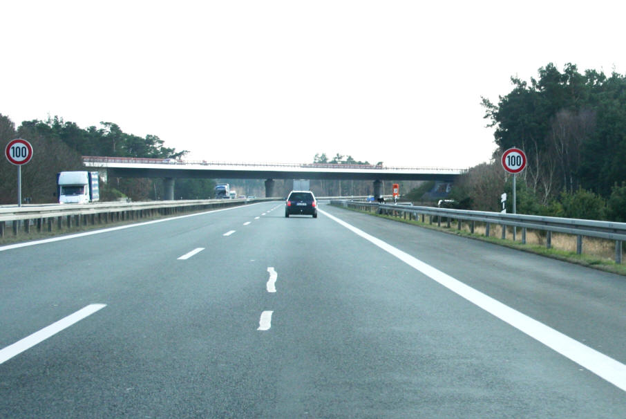 Flitzerblitzer A 10 Dreieck Werder, 100 km/h