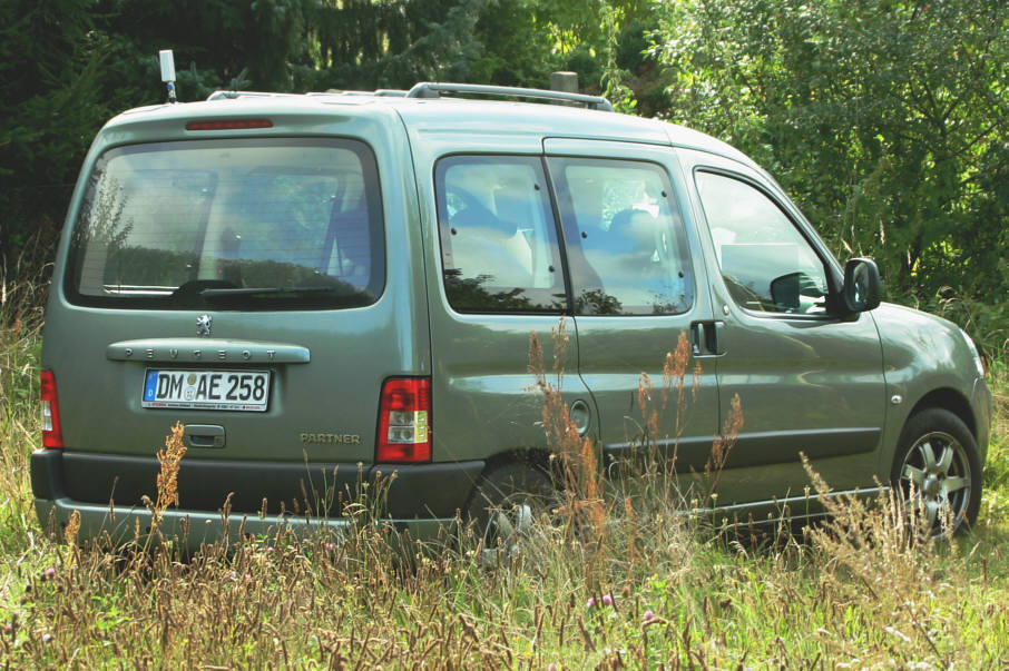 Flitzerblitzer, Vetro Verkehrselektronik GmbH, grauer Peugeot Partner, Kennzeichen DM-AE 258