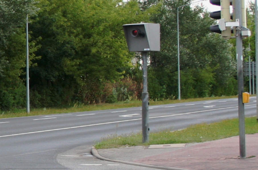 Starenkasten Truvelo M4² stationäre Geschwindigkeitskontrolle.