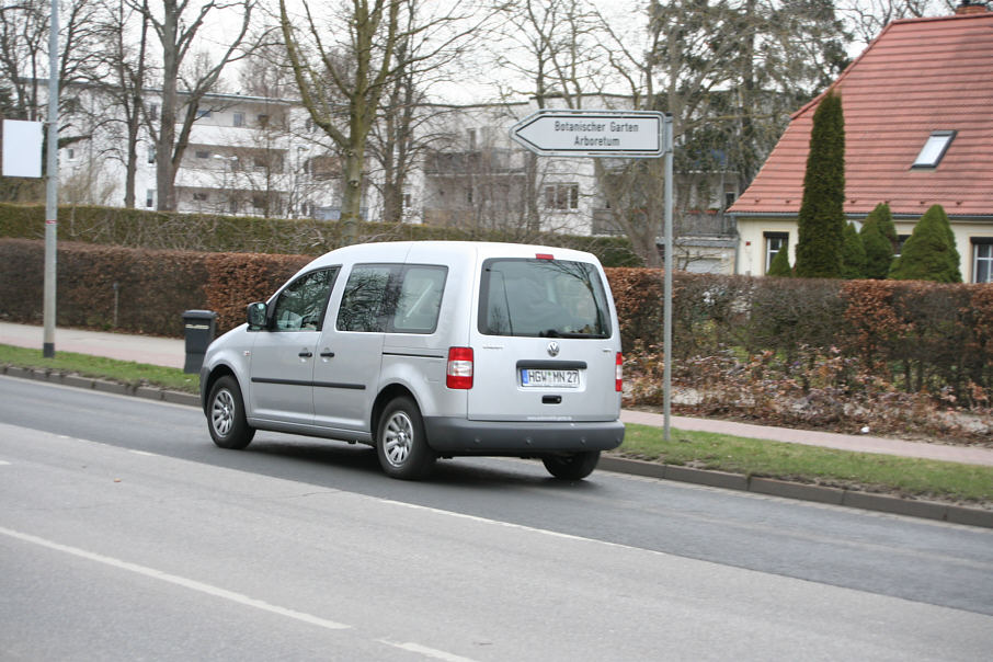 Geschwindigkeitsmessung Wolgaster Straße in Höhe Phillip-Müller-Stadion kurz nach der Kreuzung Zum Ryckwäldchen