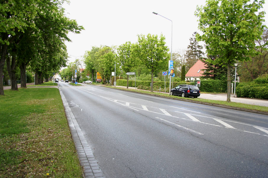 Flitzerblitzer Wolgaster Straße in Höhe Phillip-Müller-Stadion kurz nach der Kreuzung Zum Ryckwäldchen