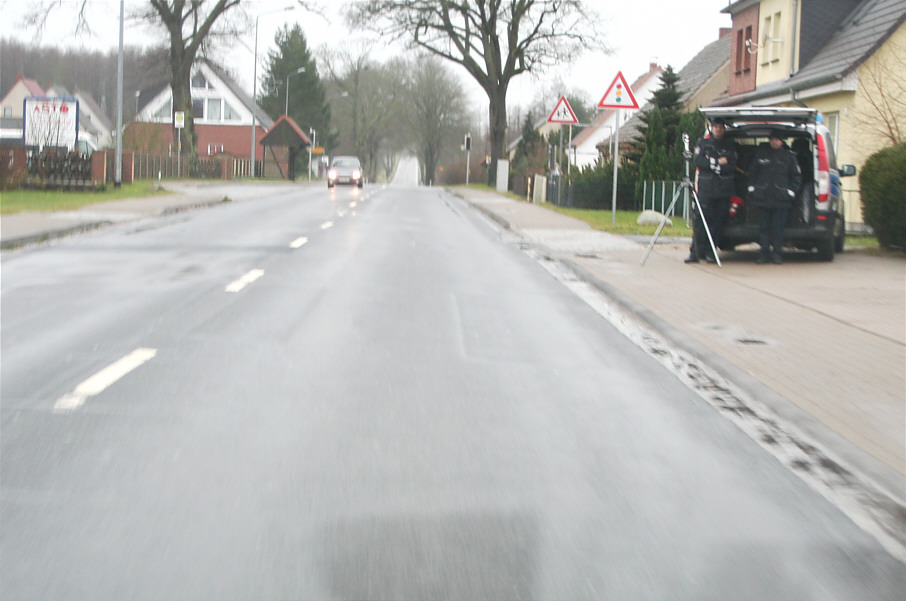 Lasermessung, Polizei, Mecklenburg Vorpommern, Lühmannsdorf, Friedhof, Feuerwehr