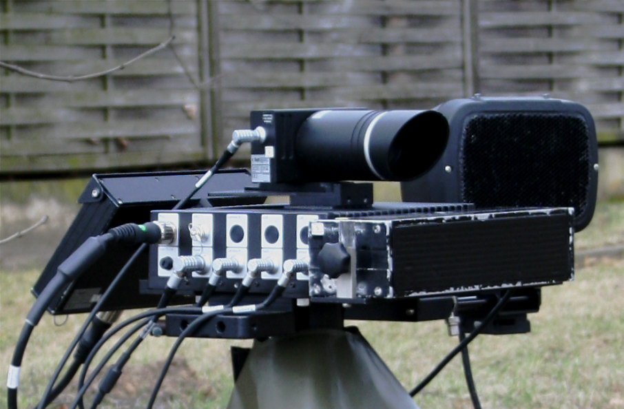 Großansicht Traffipax Speedophot mit Radareinheit, Blitz und Digitalkamera