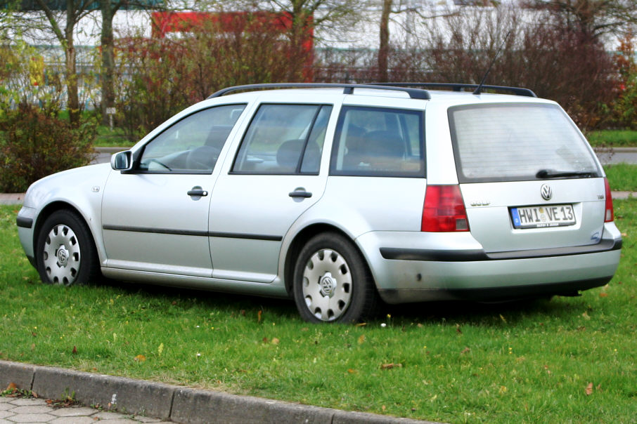 Flitzerblitzer,VETRO Verkehrselektronik GmbH, silber, VW Golf Variant, Kennzeichen HWI-VE 13