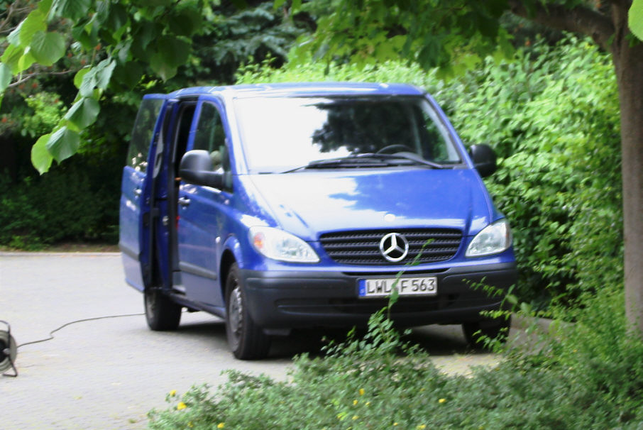 Flitzerblitzer, Landkreis OVP, VP, Messfahrzeug blau, blauer Transporter, Mercedes, Kennzeichen, LWL-F 563