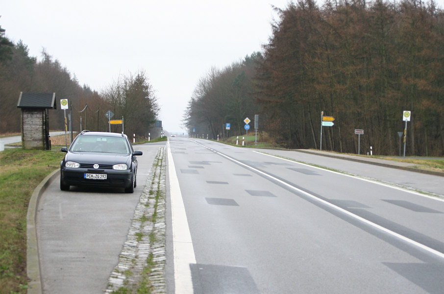 Flitzerblitzer von gegenüberliegender Straßenseite aus Frontscheibe