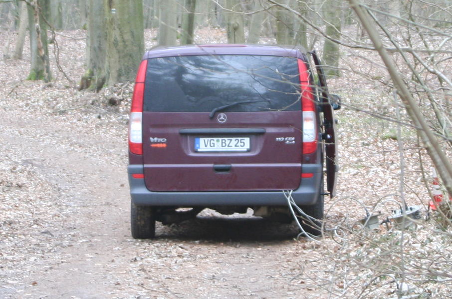 Flitzerblitzer, Polizei, Transporter, weinrot, Mercedes, Vito, weinroter Transporter, Kennzeichen, VG-BZ 25