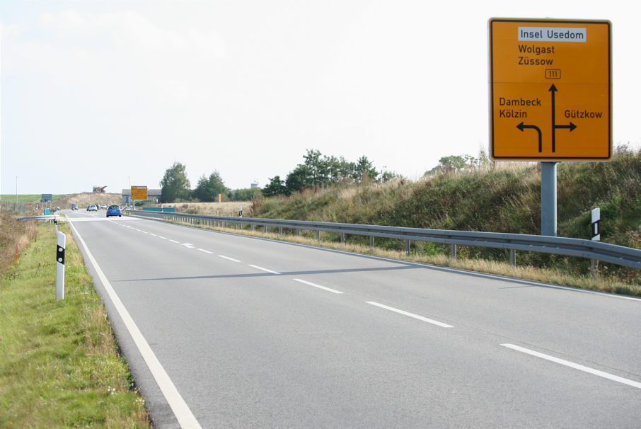 Geschwindigkeitskontrolle B 111 zwischen Gützkow und Griebow am Abzweig Dambeck, Gützkow (Ortsumgehung)