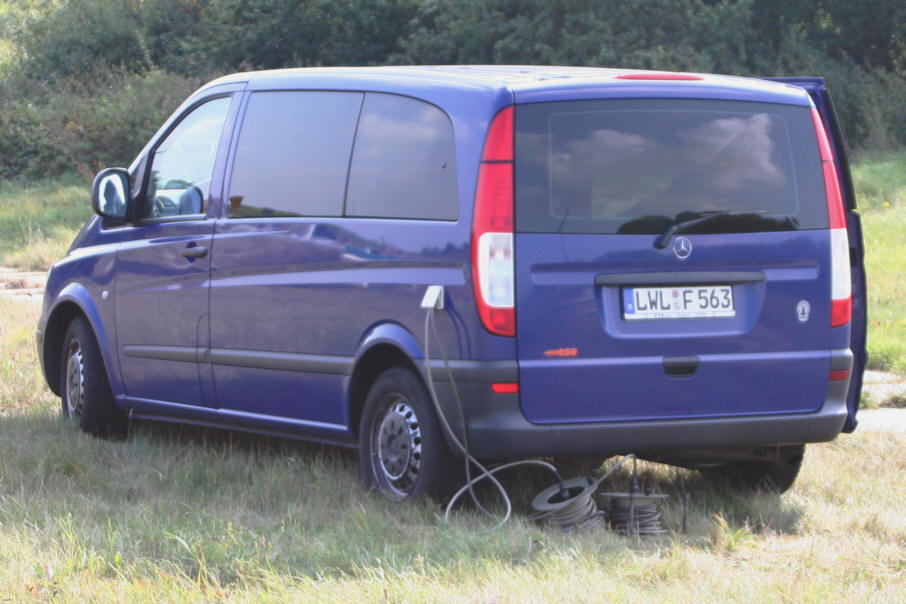 Messfahrzeug blauer Mercedes Transporter Kennzeichen LWL-F 563