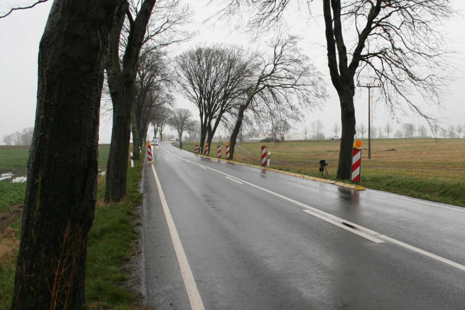 Geschwindigkeitskontrolle B 111 zwischen Züssow und Lühmannsdorf kurz vor der Kreuzung Möckowberg