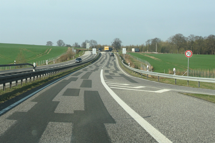 Flitzerblitzer B 197 zwischen Warlin und Sadelkow kurz nach der Abfahrt Neubrandenburg Ost der BAB 20