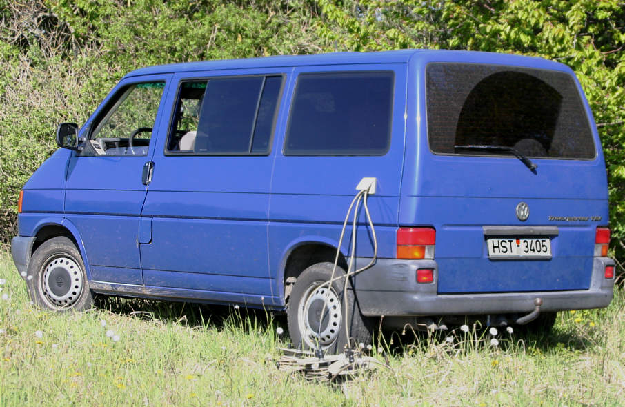 Blitzer Polizei Mecklenburg-Vorpommern, MV, blauer VW Transporter Kennzeichen HST-3405