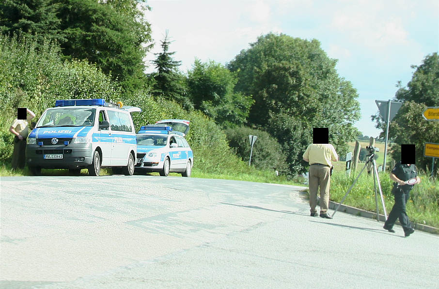 Geschwindigkeitsmessung B 96 zwischen Groß Below und Burow an der Abfahrt nach Klempenow