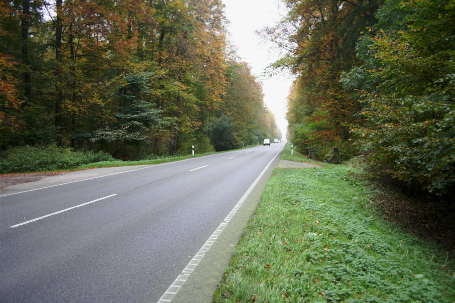 Geschwindigkeitskontrolle B 96 zwischen Neubrandenburg und Usadel kurz nach dem Ortsausgang Neubrandenburg (beide Fahrtrichtungen)