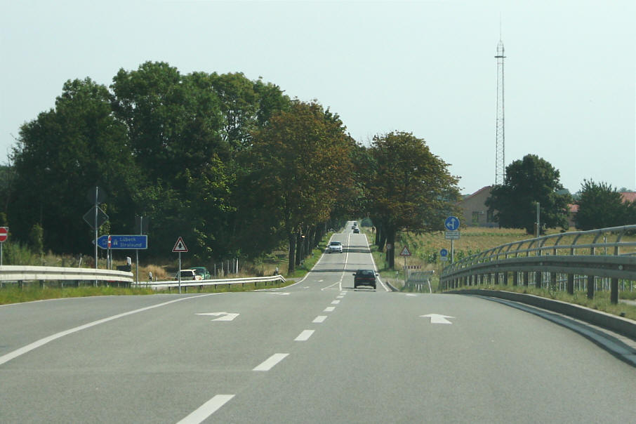 Verbindungsstraße zwischen Kandlen und Griebenow an der Abfahrt der BAB 20
