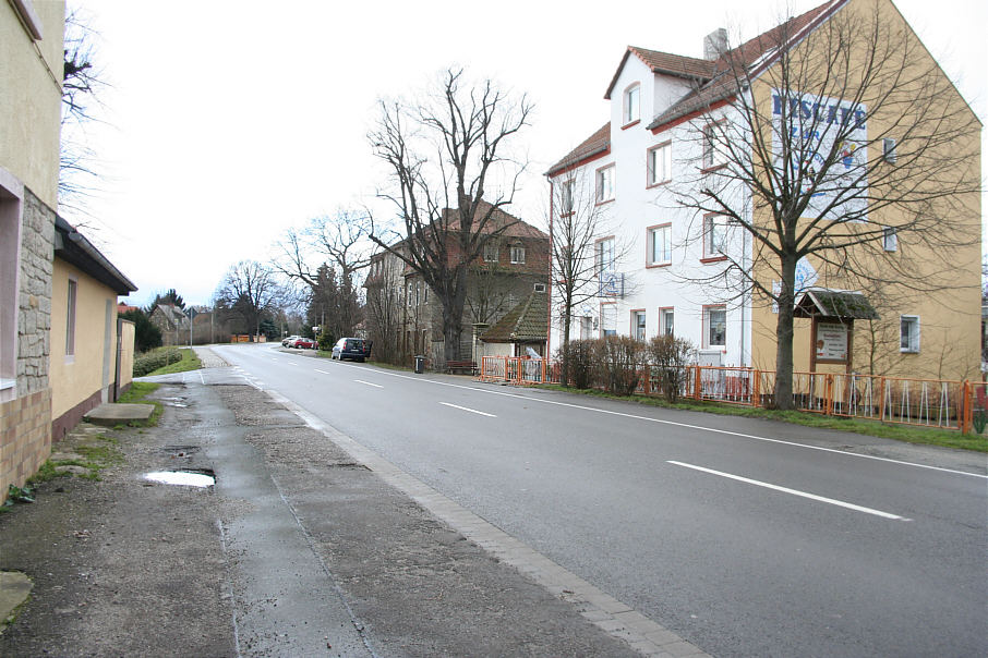 Geschwindigkeitskontrolle Elsteraue Ortsteil Profen Leipziger Straße in Höhe Eiscafe Scholle, Sparkasse Burgenlandkreis in Fahrtrichtung Zeitz