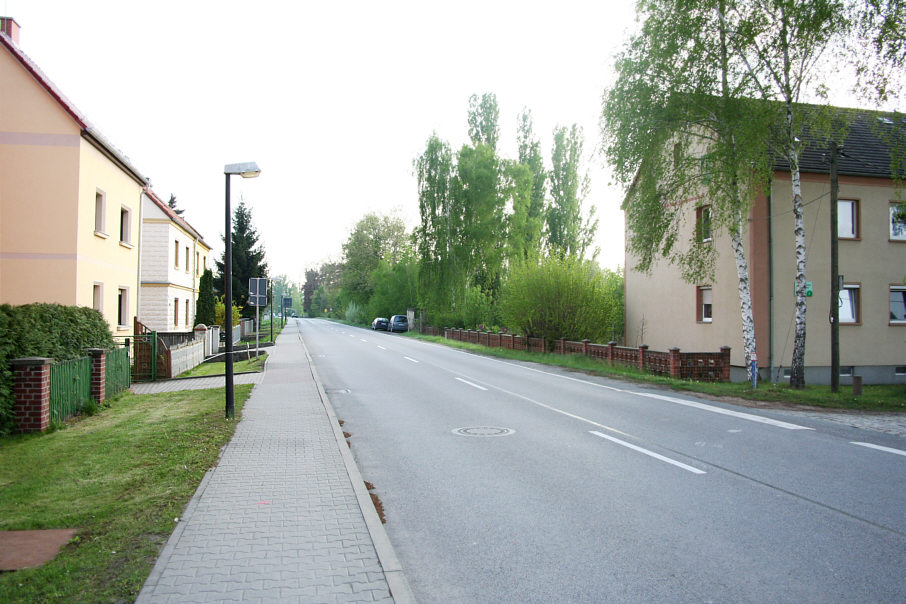 Geschwindigkeitskontrolle Elsteraue Orsteil Reuden Zeitzer Straße kurz nach der Kreuzung Am Bahnhof Reuden in Fahrtrichtung Zeitz