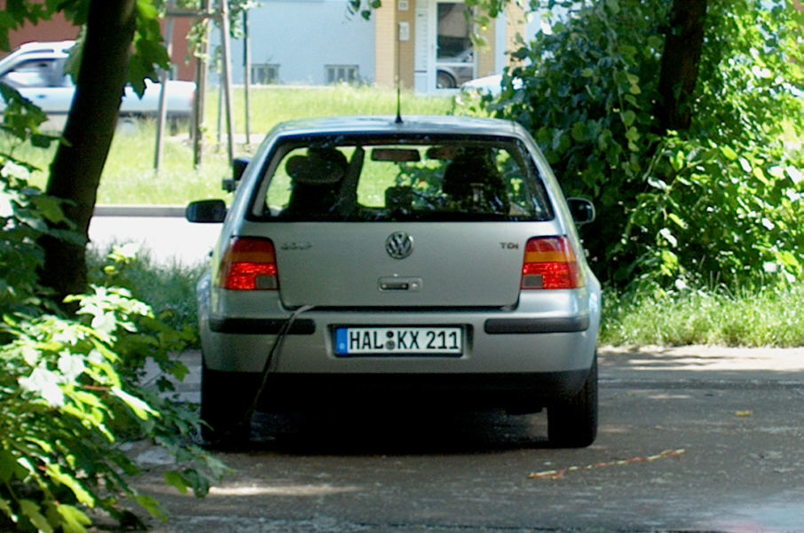 Flitzerblitzer, Polizei, silberner VW Golf, Kennzeichen HAL-KX 211