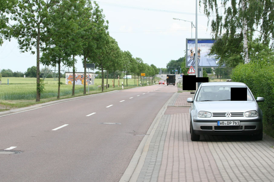 Geschwindigkeitsmessung Halle Delitzscher Straße stadteinwärts kurz nach dem Ortseingang im Stadtteil Reideburg