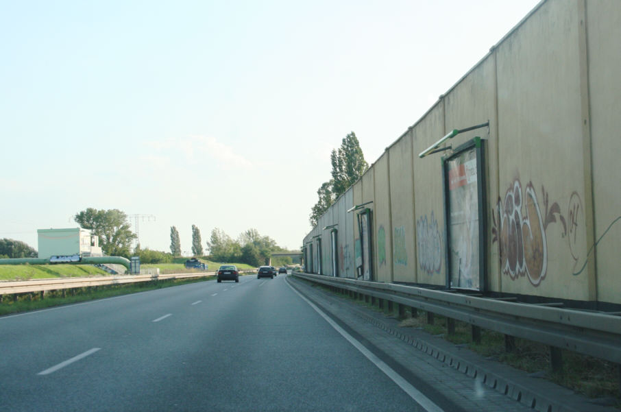 Geschwindigkeitskontrolle Halle Eislebener Chaussee in Fahrtrichtung Eisleben in Höhe Pferderennbahn