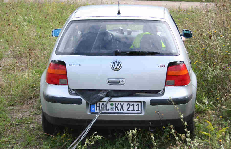 Flitzerblitzer, Polizei, silberner VW Golf, Kennzeichen HAL-KX 211