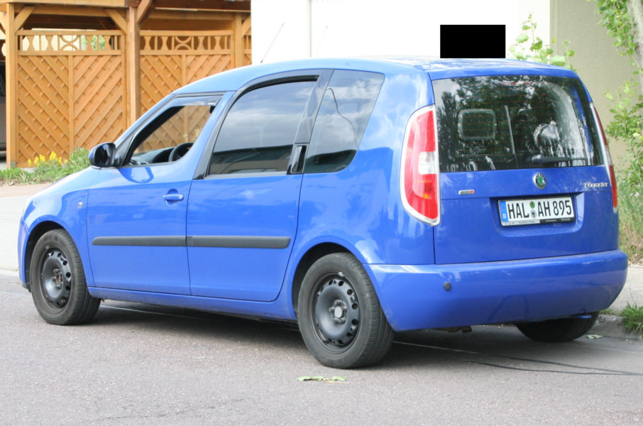 Flitzerblitzer, Halle, Stadt Halle, blauer Skoda Roomster, Kennzeichen HAL-AH 895