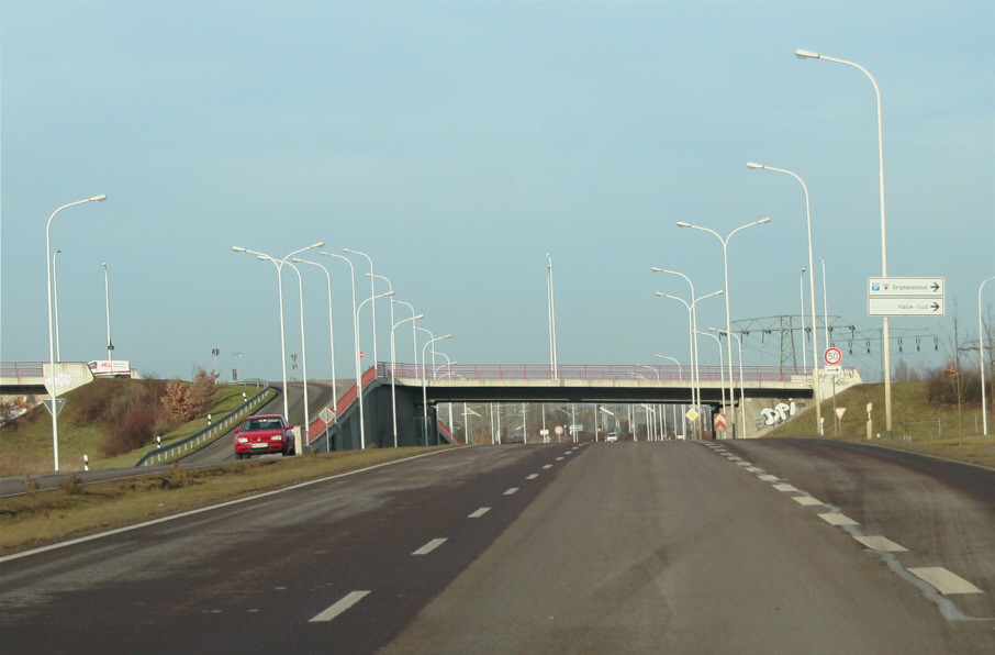 stationäre Geschwindigkeitskontrolle Halle Starenkästen - Europachaussee in Fahrtrichtung Halle Nord (abgebaut)