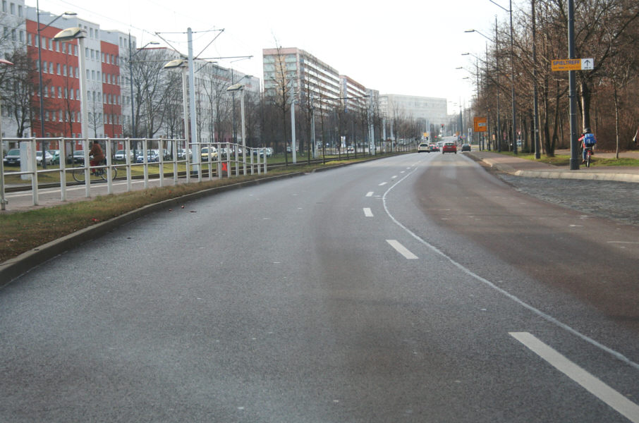 stationäe Geschwindigkeitskontrolle Halle Starenkästen - An der Magistrale in Fahrtrichtung stadtauswärts (abgebaut)