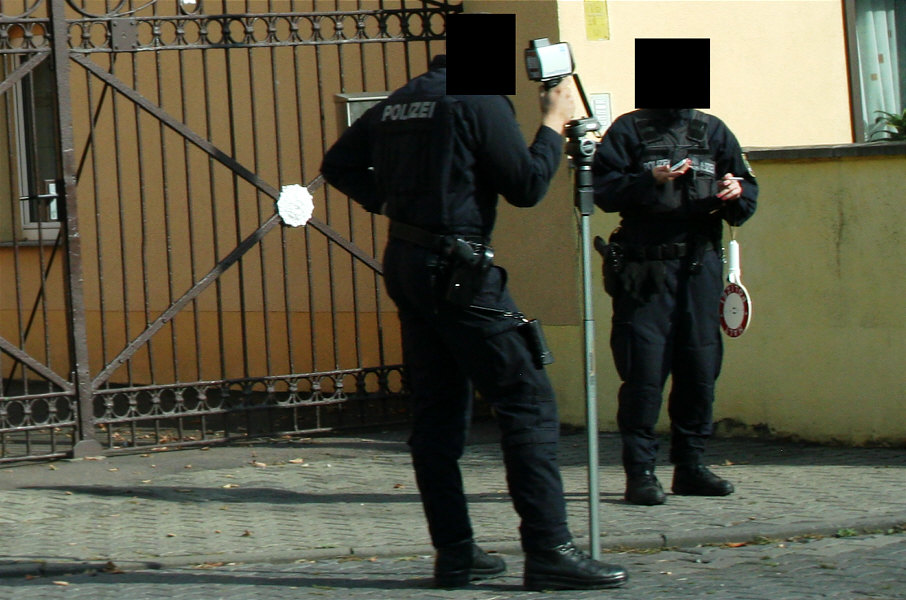 Lasermessung, Merseburg, Laserkontrolle, Laser, Traffipatrol, Laserpatrol, Stativ, Einbeinstativ, Messung, Höchstgeschwindigkeit