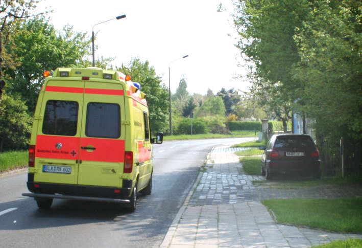 Krankenwagen passiert Blitzer ohne Blitz