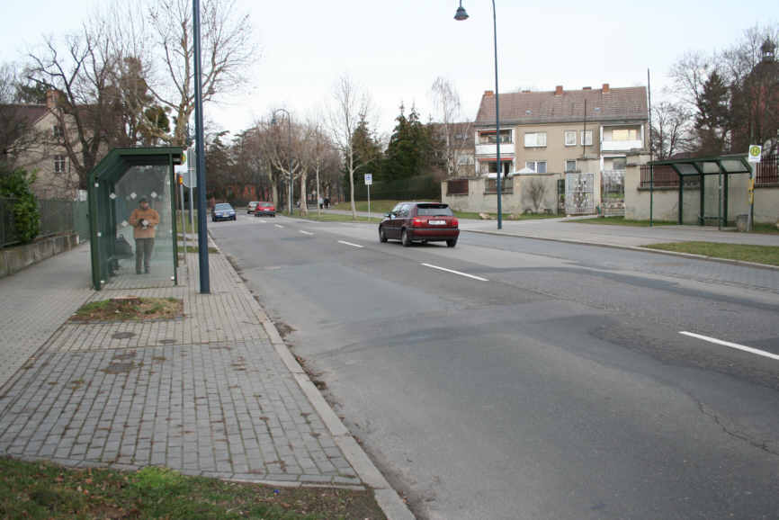 Geschwindigkeitsmessung Naumburg Kösener Straße stadteinwärts kurz nach dem Fußgängerüberweg an der Albert-Schweitzer-Schule