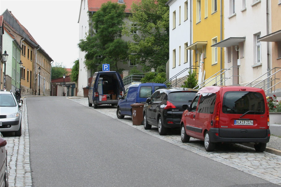 Flitzerblitzer Naumburg Moritzberg kurz nach der Videothek bergauf